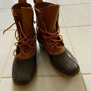 Like new bean boots. Worn less than 10 times